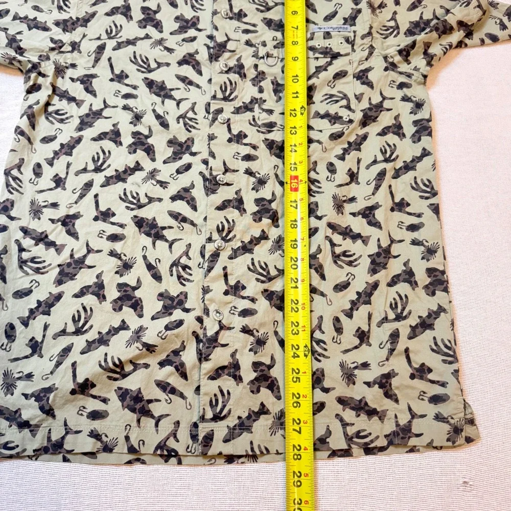 Columbia PFG Shirt Mens Medium Tan Fish Hook Print Short Sleeve Active Fit